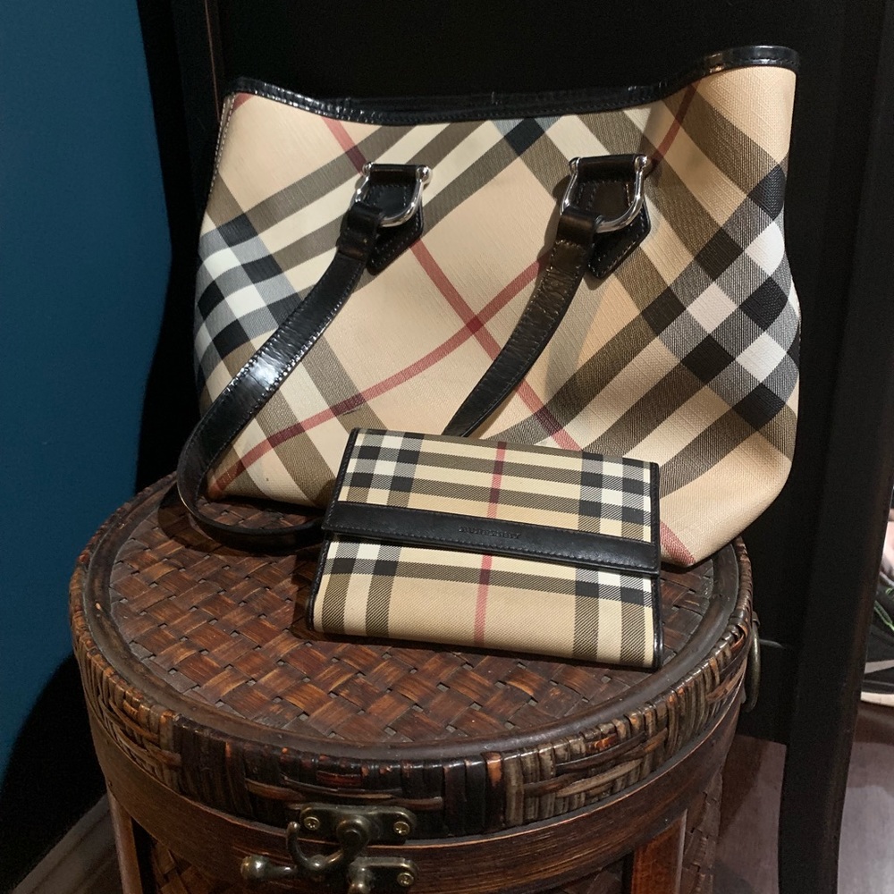 Authentic Burberry Purse & Wallet
